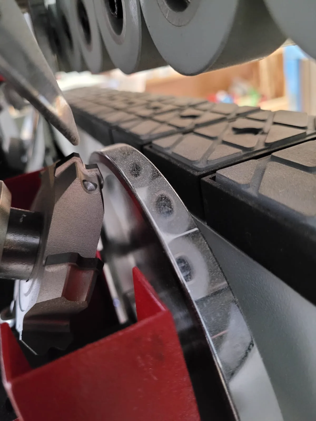 Ultimate Edge Sander profile cutter close-up